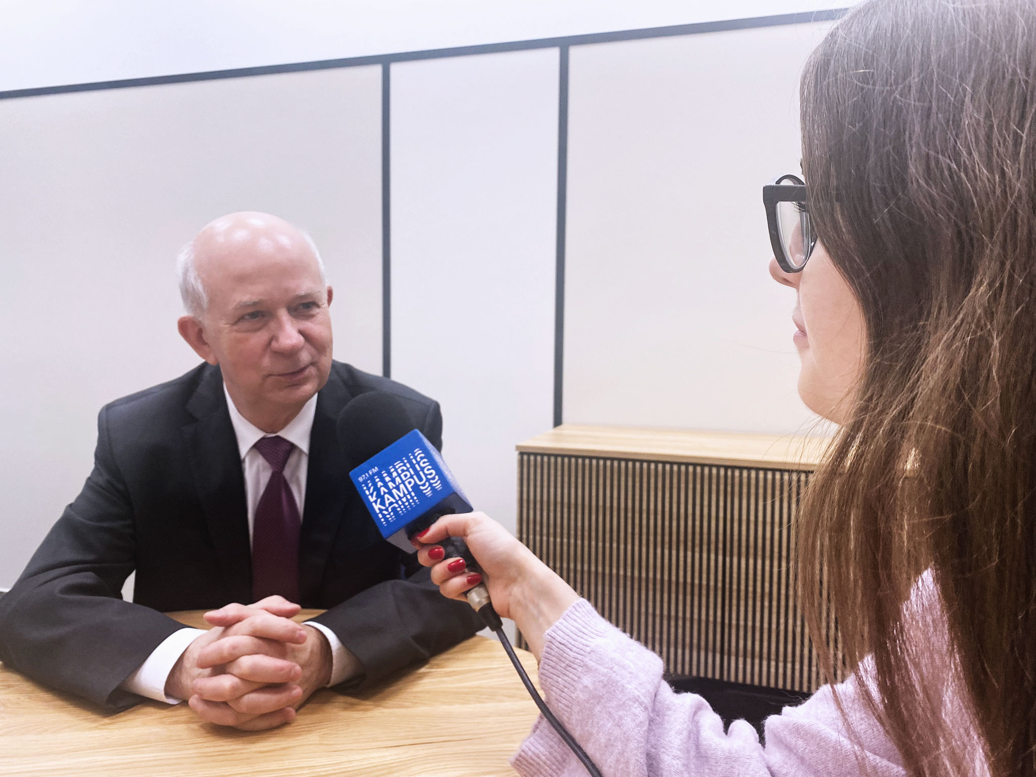 Nagranie wywiadu z prof. Bolesławem Kalickim dla Radio Kampus. Źródło: Wydział Medyczny UW.