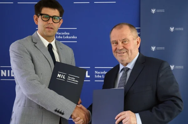 Podpisanie porozumienia z Naczelną Izbą Lekarską. Fot. Mirosław Kaźmierczak/UW
